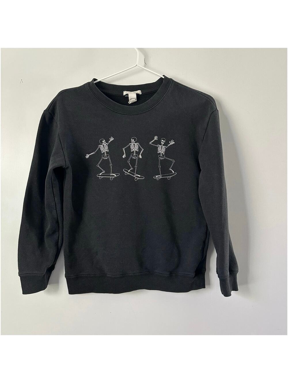 TILLY'S Skeleton Skateboard Black Sweatshirt size Medium (Girls)